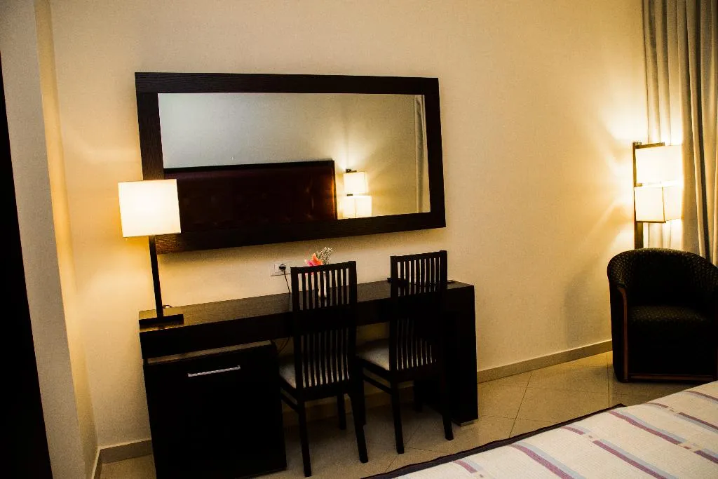 Room, New York, Kavaje