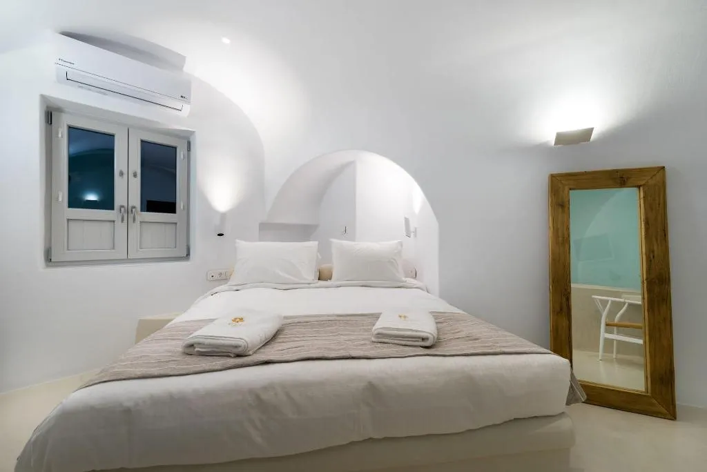 Room, Iriana Suites, Santorini