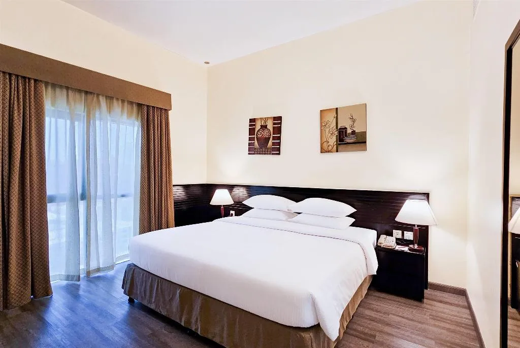 SUITE KING BED NON SMOKING Room, Ramada Hotel & Suite Ajman, Dubai