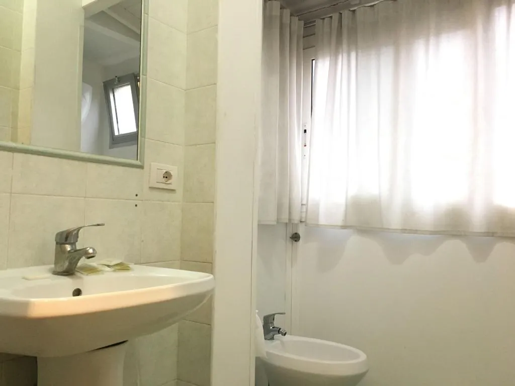 Room, Lam Guest House, Naples