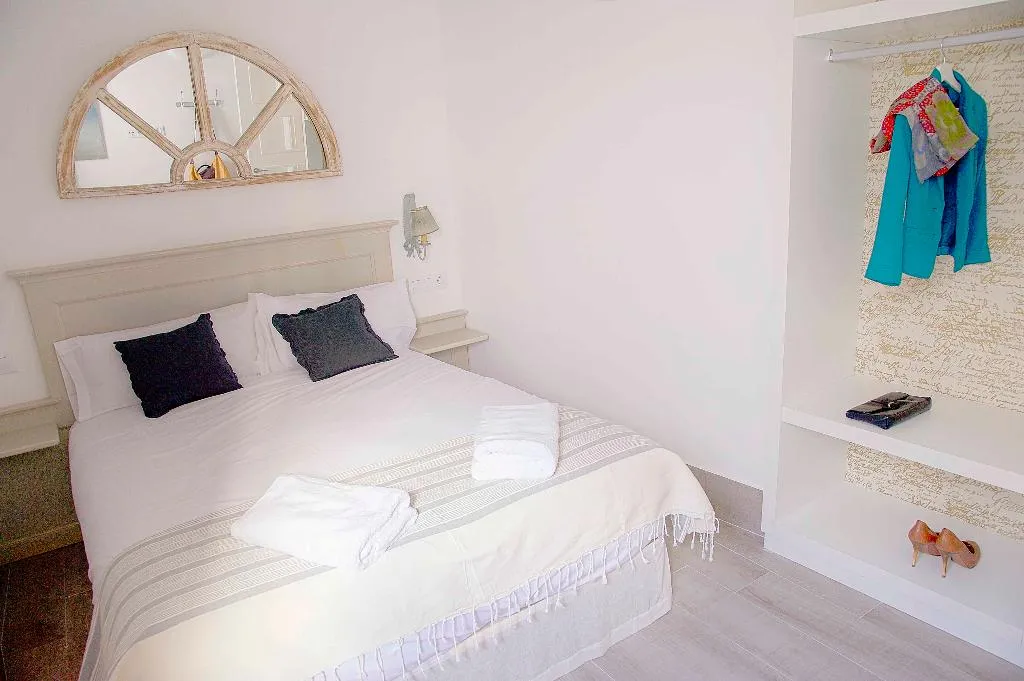 APARTMENT DELUXE WITH TERRACE Room, Overland Suites Catedral Luxury Apartments, Seville