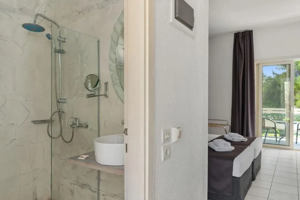 Double or Twin GARDEN VIEW Room, Palmariva Beach Hotel, Athens
