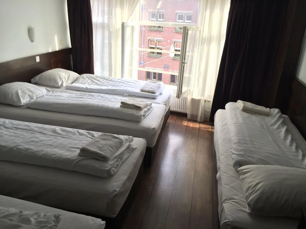 General view, Damrak-Inn, Amsterdam