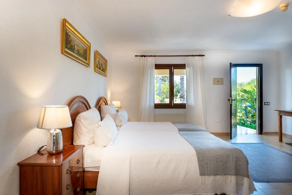 FAMILY ROOM WITH TERRACE Room, Hotel Rural Predio Son Serra, Majorca