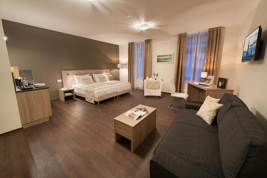 Room, Grand Hotel Zvon, Prague