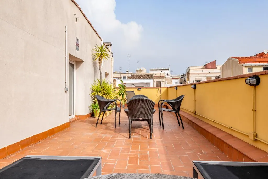 APARTMENT CAPACITY 5 THREE BEDROOM Room, Ainb Barcelona Sants Apartments, Barcelona
