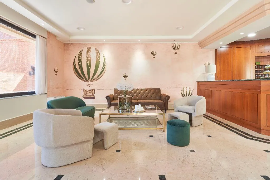 Lobby, Cyrano, Milan