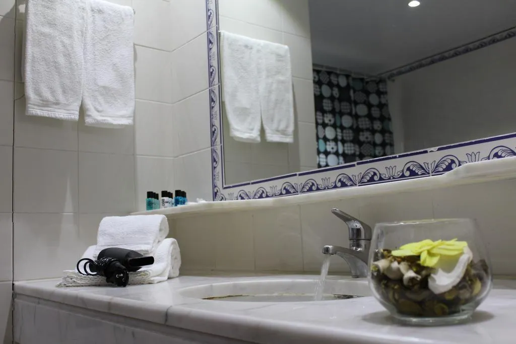 DOUBLE STANDARD Room, Estoril 7, Lisbon