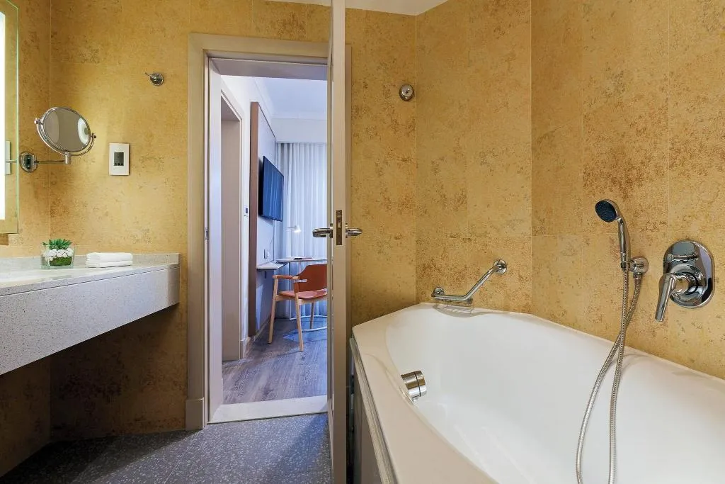 JUNIOR SUITE KING SIZE BED Room, Marriott Malta Hotel & Spa, Malta