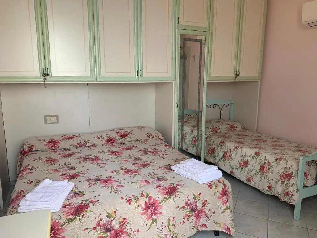 Room, Casa San Michele, Naples
