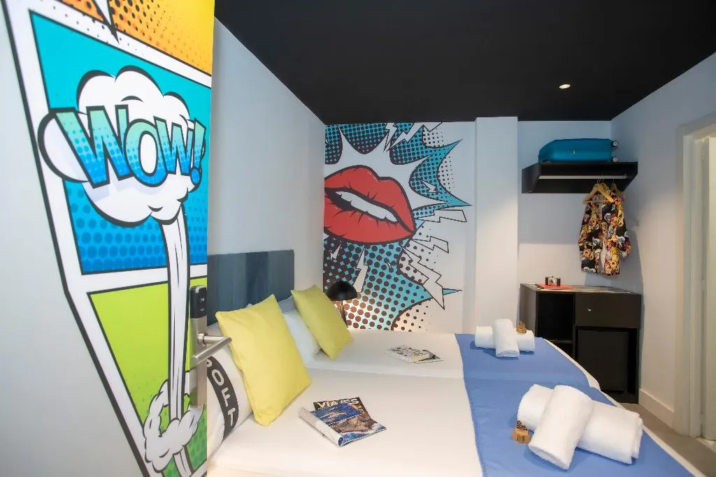 TWIN INNER Room, Casual Pop Art Benidorm, Costa Blanca