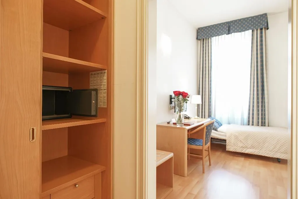 TRIPLE STANDARD Room, Hotel Tivoli Prague, Prague