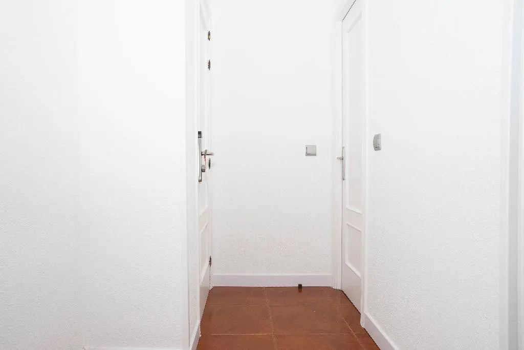 Room, Tokio, Madrid