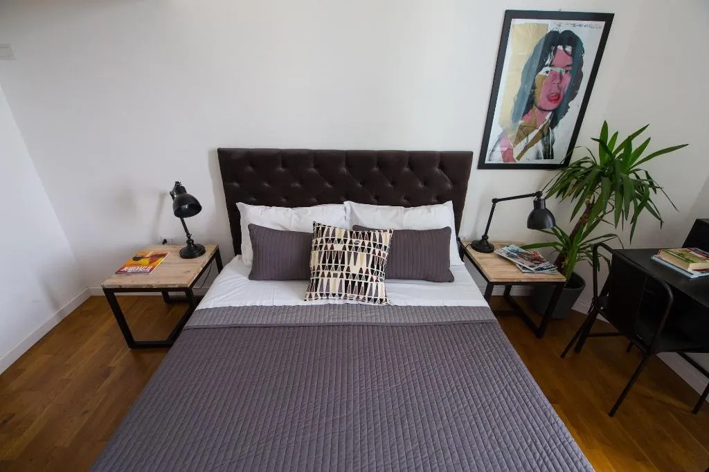 Room, Urban Pine Rooms, Naples