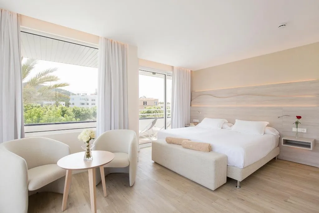 SUITE WITH JACUZZI Room, Canyamel Park Hotel & Spa, Majorca