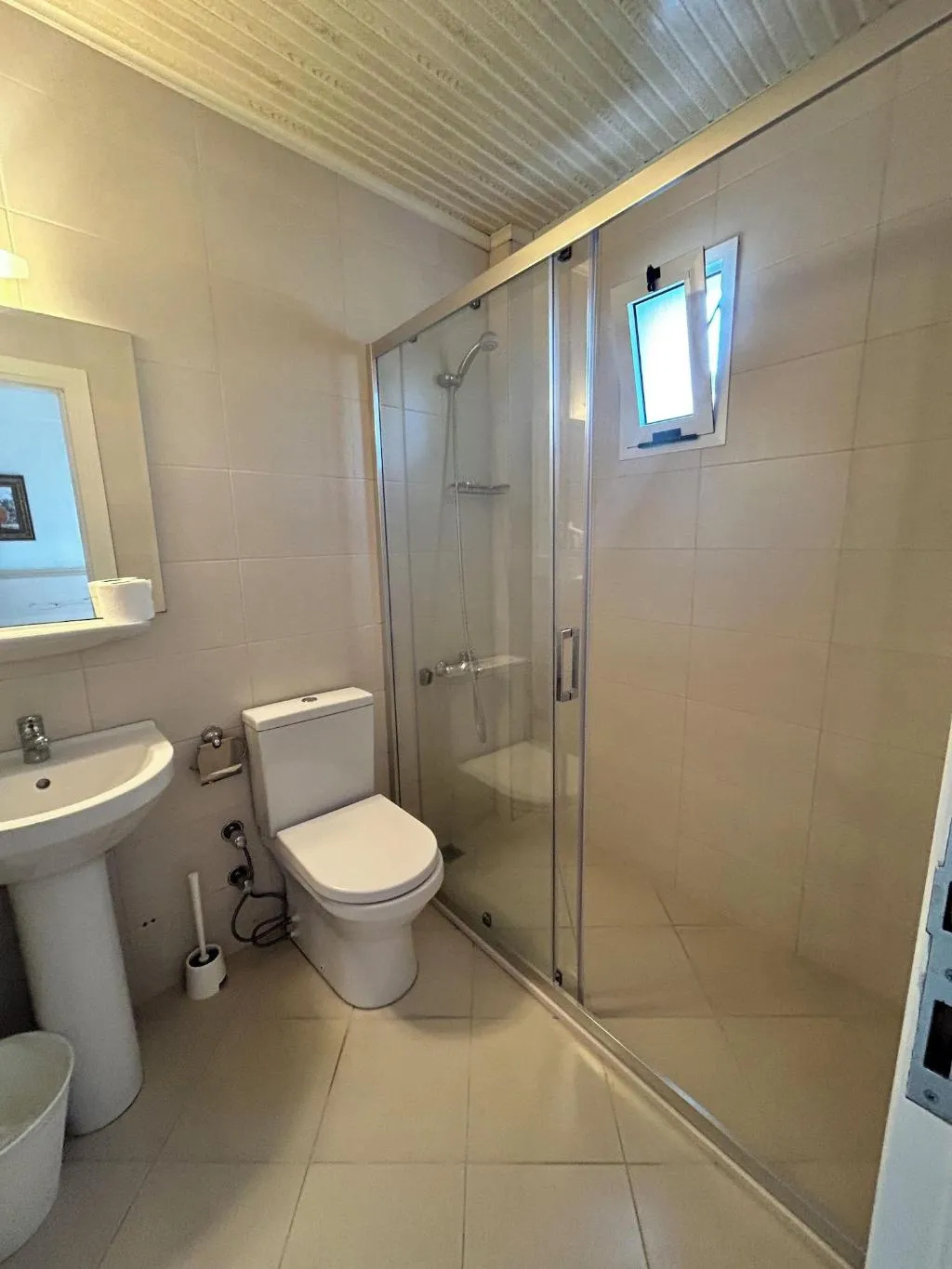 Room, Melaike, Izmir