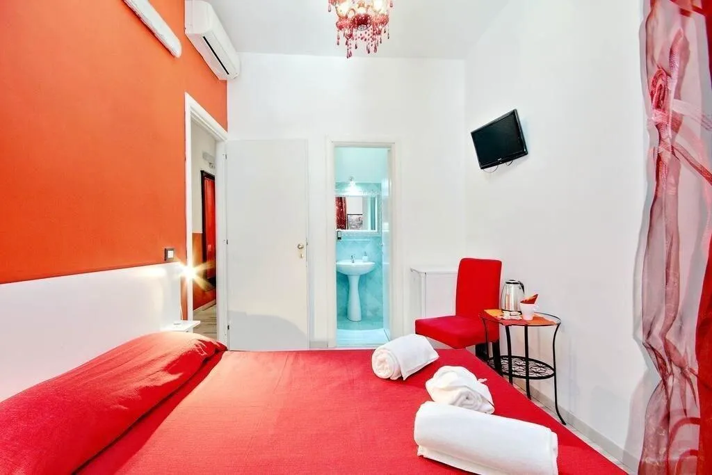 DOUBLE QUEEN SIZE BED Room, Lucky Holiday Rooms, Naples