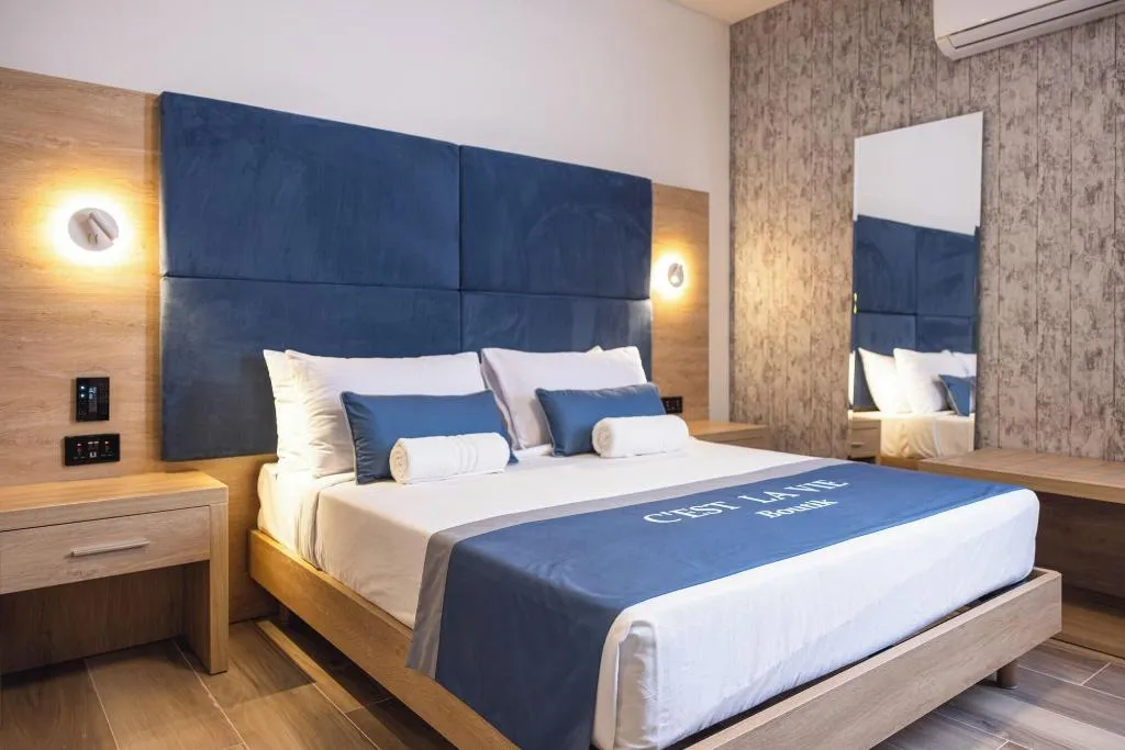 Room, C'est La Vie Boutik Swieqi, Malta