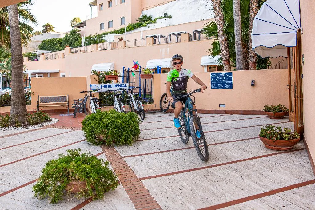 Sports and Entertainment, Punta Nord-Est, Palermo