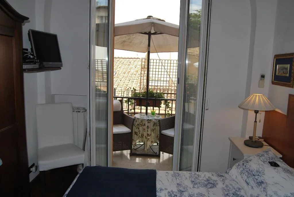 Room, Pettinary Village, Rome