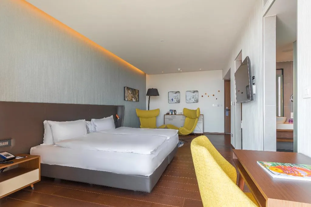 SINGLE SUPERIOR Room, Radisson Blu Hotel Larnaca, Cyprus