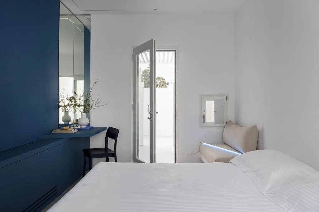 Room, Neo Luxury Suites, Santorini