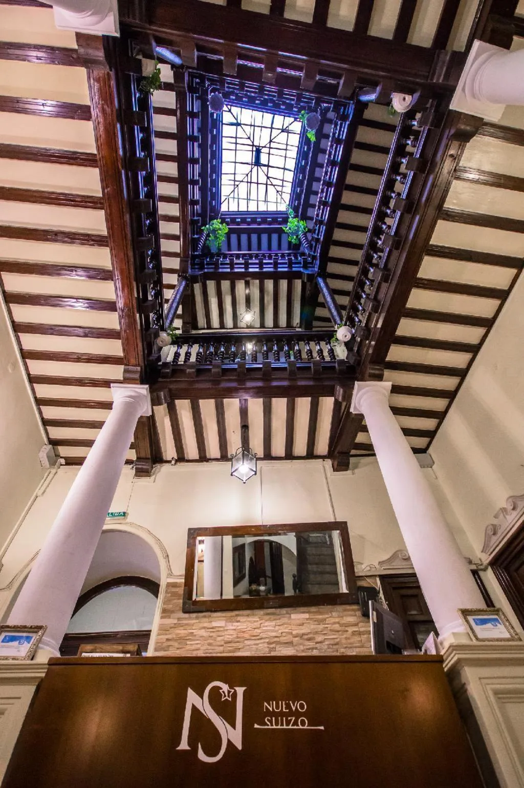 Lobby, Nuevo Suizo, Seville