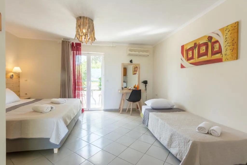 STUDIO CAPACITY 3 Room, Cavos Beach House, Corfu