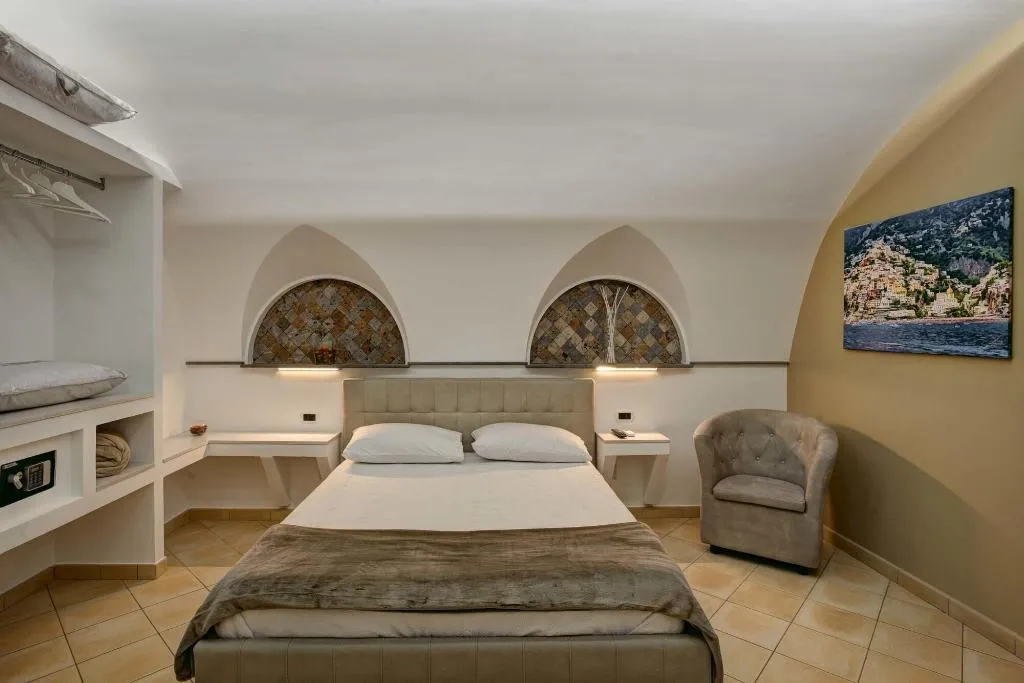 Room, Cuore Di Sorrento Suites, Naples