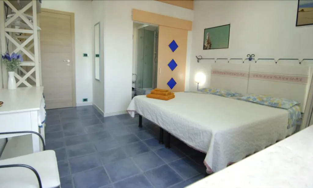 Room, Nughe' e' Oro, Olbia