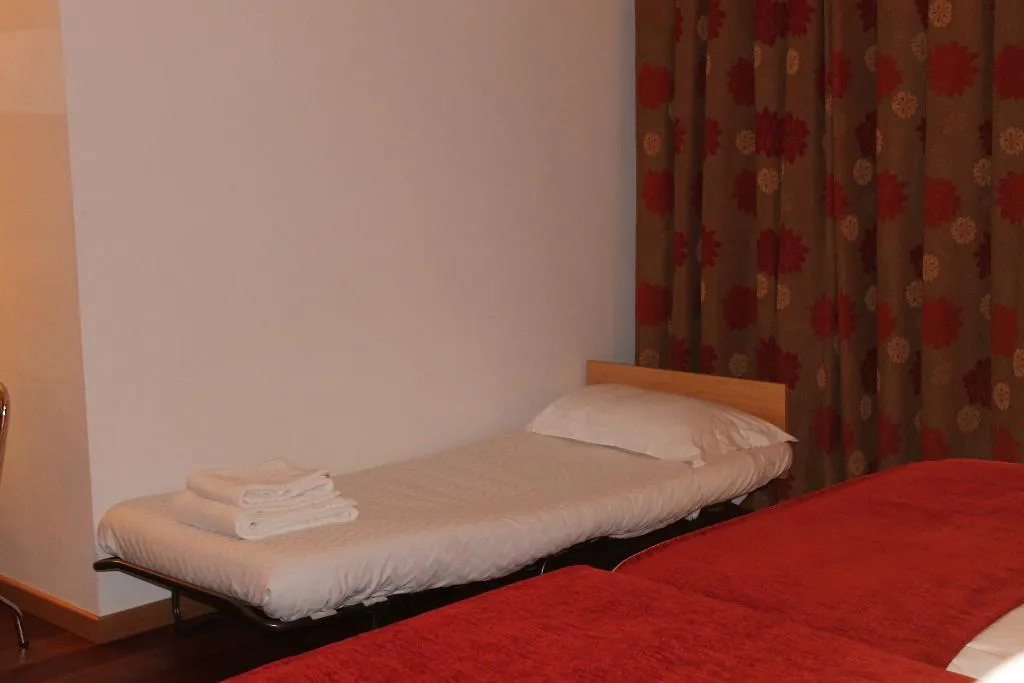 TWIN CAPACITY 3 Room, Leziria Parque Hotel, Lisbon