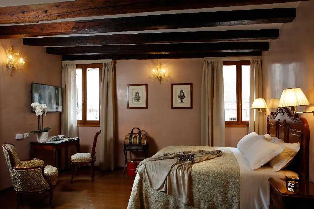 JUNIOR SUITE STANDARD Room, Hotel Bisanzio, Venice