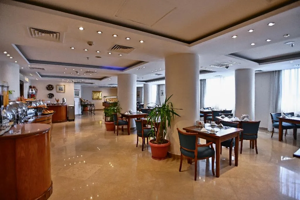 Restaurant, Swiss Inn Nile, Cairo