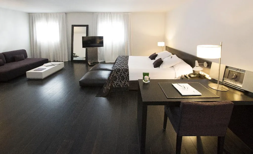 TRIPLE DELUXE Room, Hospes Palau de la Mar Valencia, Valencia