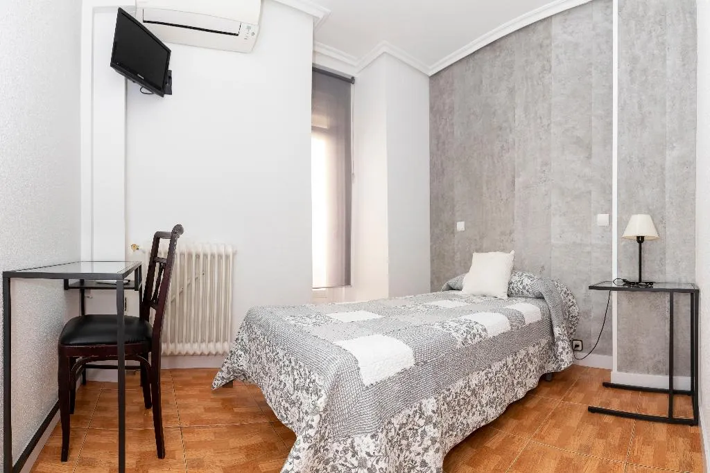 SINGLE STANDARD Room, Tokio, Madrid