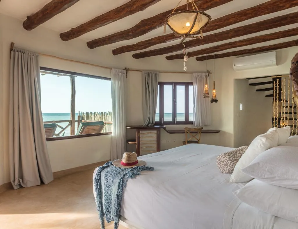 BUNGALOW KING SIZE BED Room, Villas Flamingos, Cancun Area