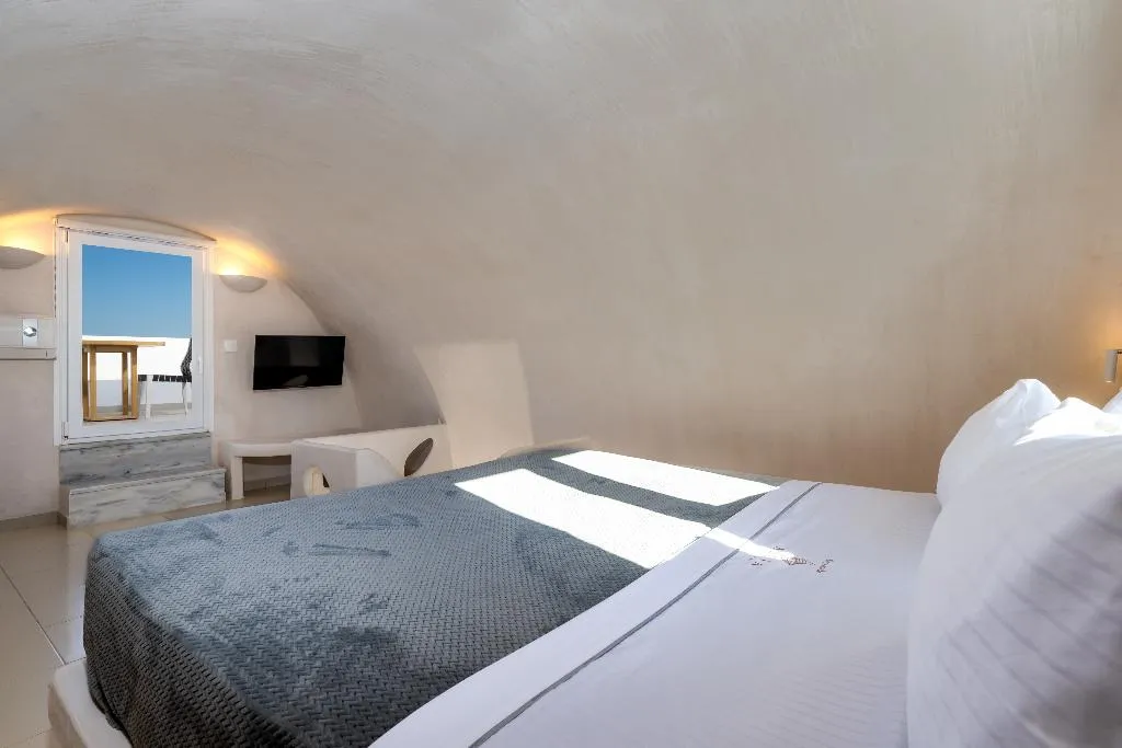 SUITE WITH JACUZZI Room, Aelia Luxury Suites, Santorini