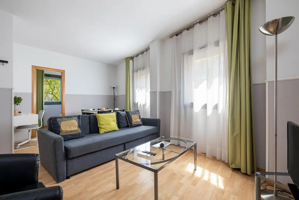 APARTMENT CAPACITY 3 TWO BEDROOMS Room, Sata Park Güell Area, Barcelona