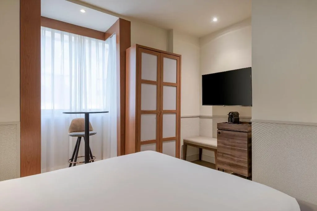 DOUBLE QUEEN SIZE BED Room, AC Madrid Los Vascos, Madrid