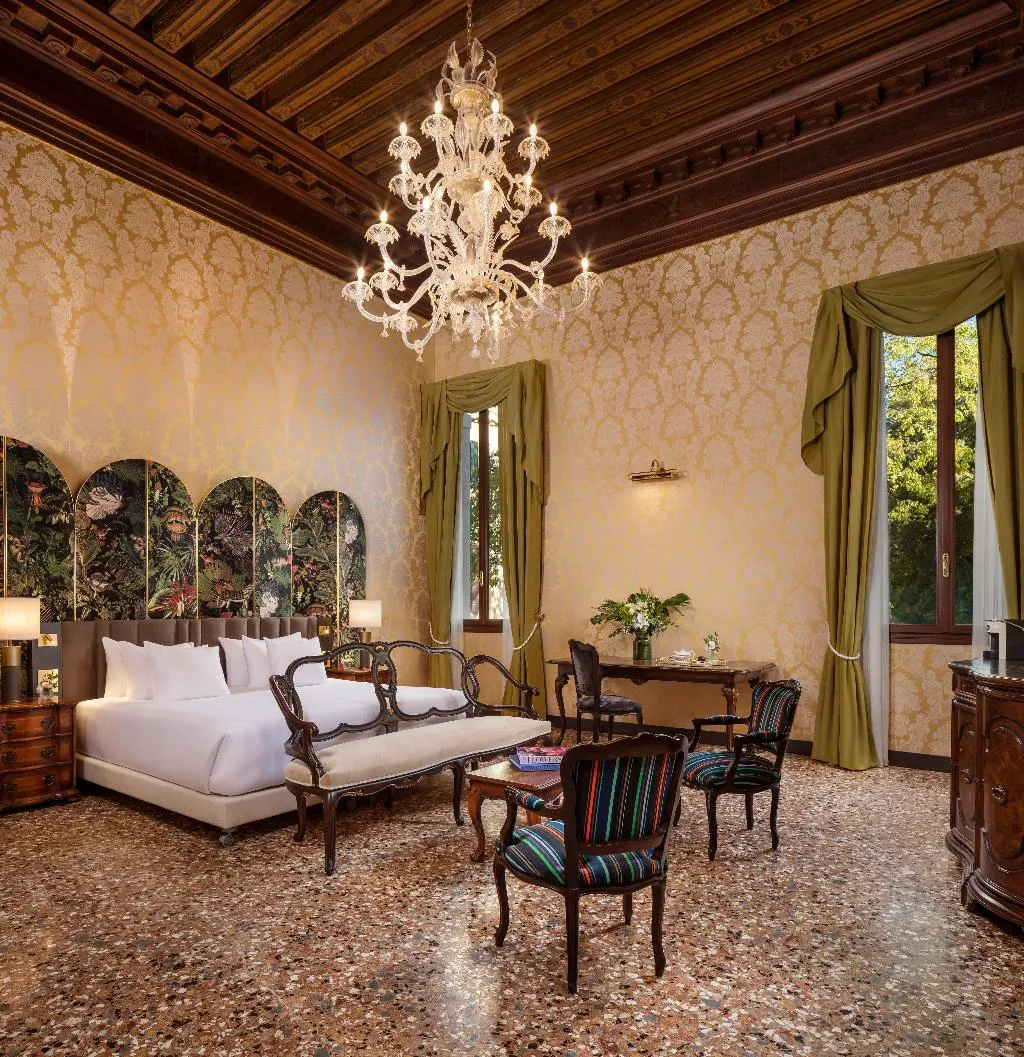 JUNIOR SUITE STANDARD Room, NH Collection Venezia Grand Hotel Palazzo dei Dogi, Venice