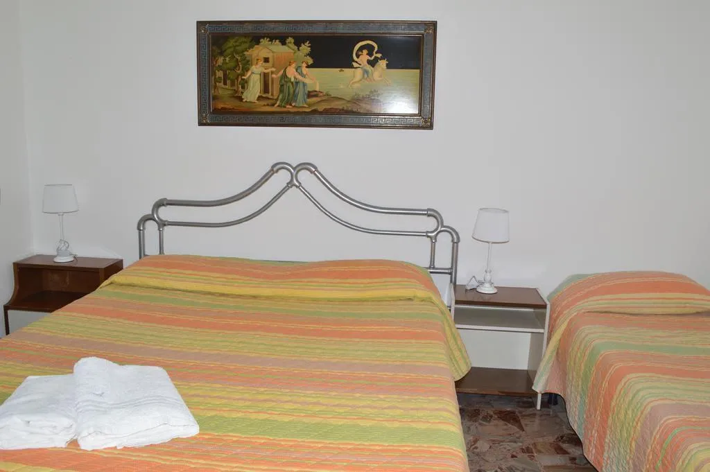TRIPLE CLASSIC Room, Hotel Polito, Naples