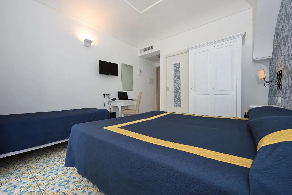 Room, Hotel Settebello, Naples