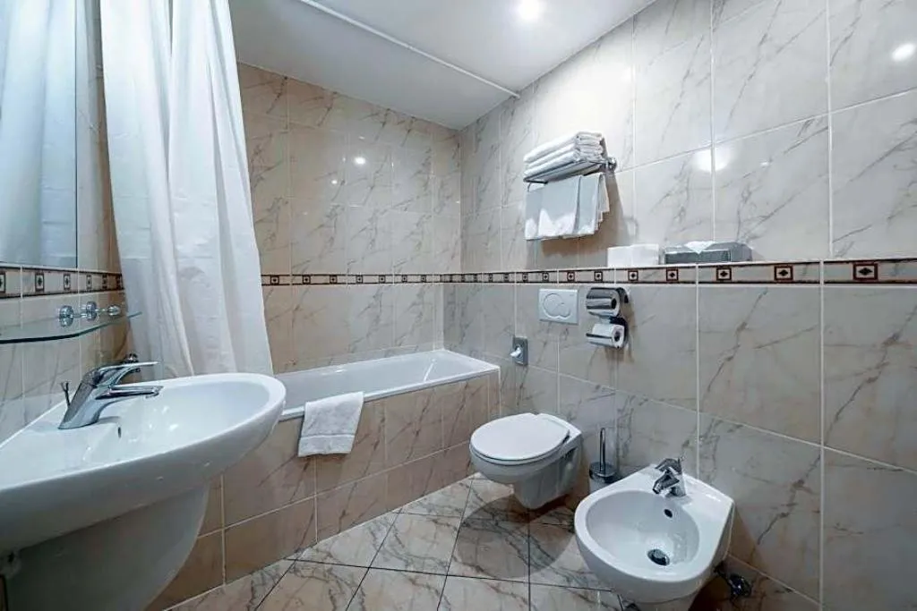 Room, Hotel Raffaello, Prague