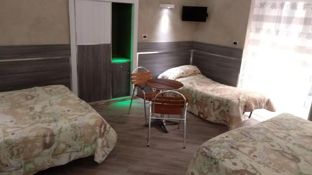 Room, Pensione Enea, Naples