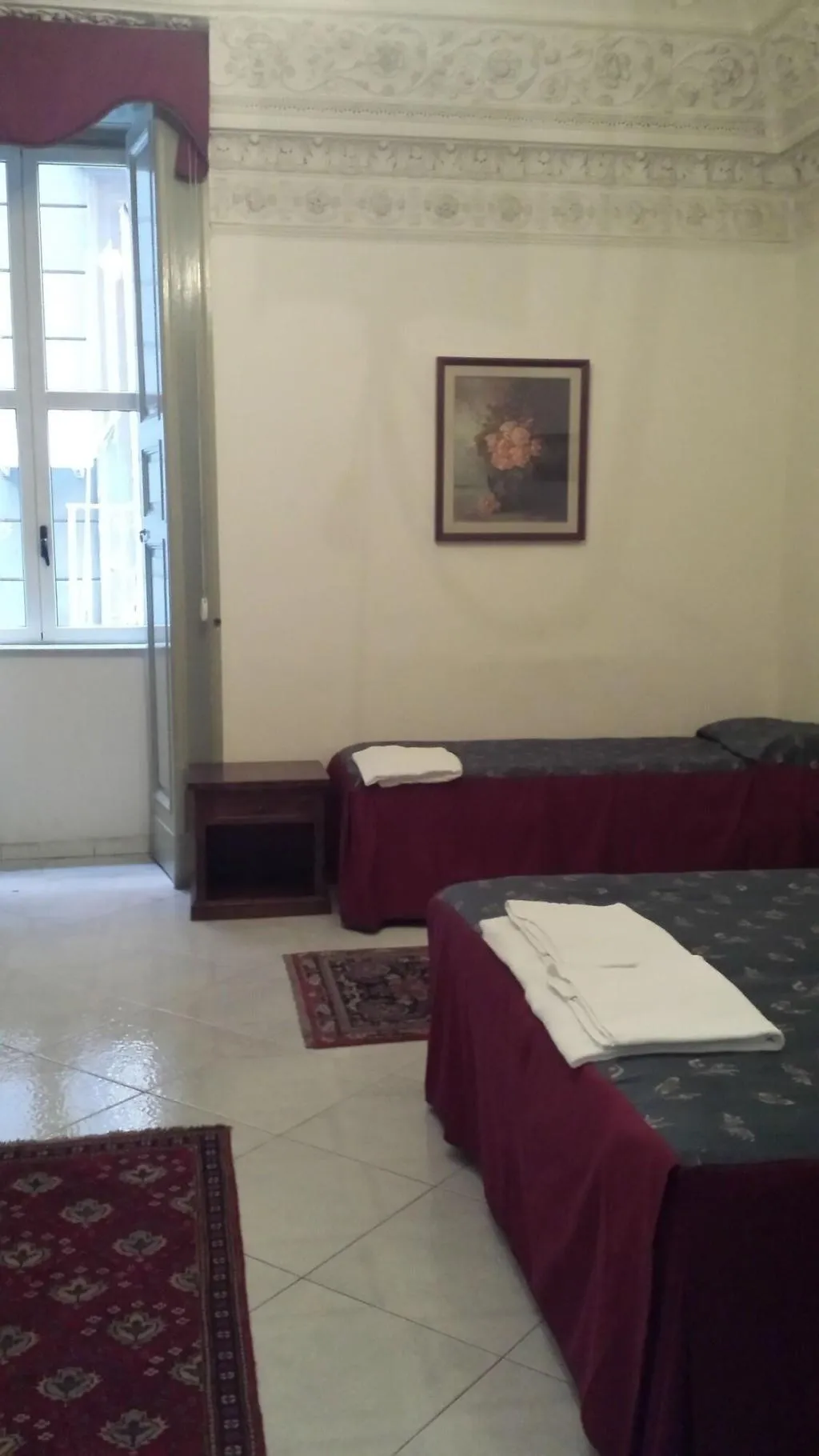Room, Miseria e Nobiltà, Naples