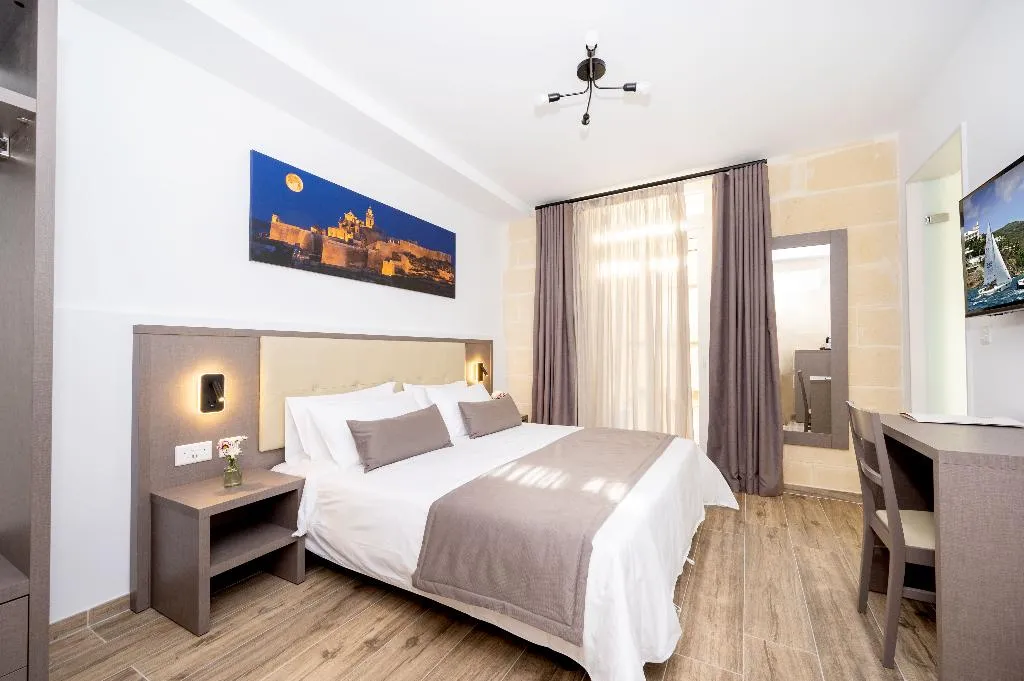 DOUBLE WITH BALCONY Room, C4 Retreats Gozo, Gozo