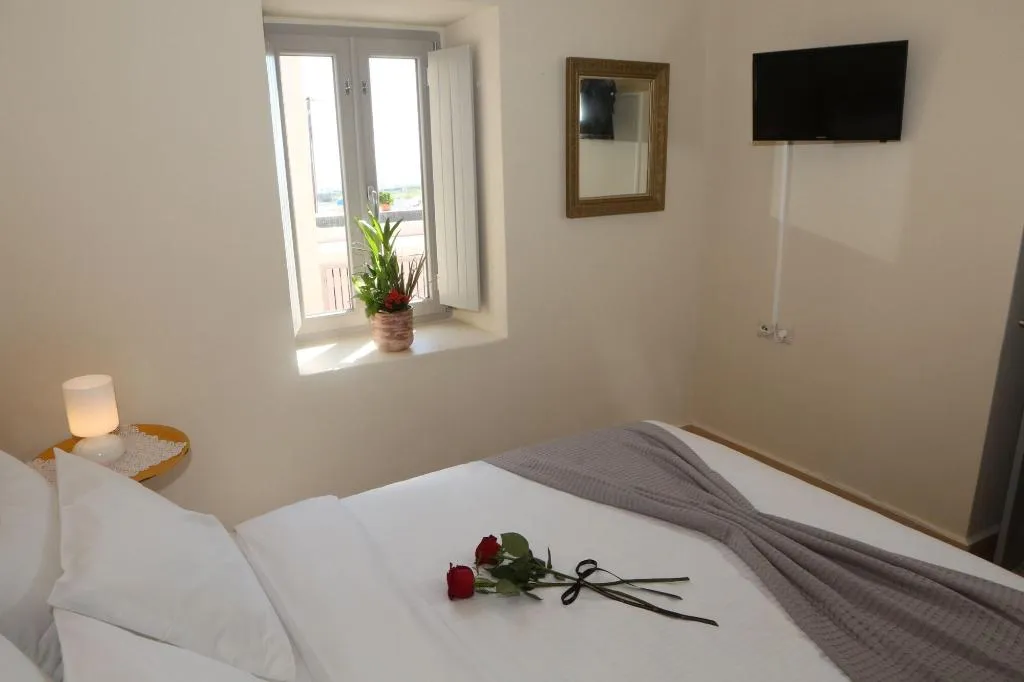 Room, Nomikos Mansion, Santorini