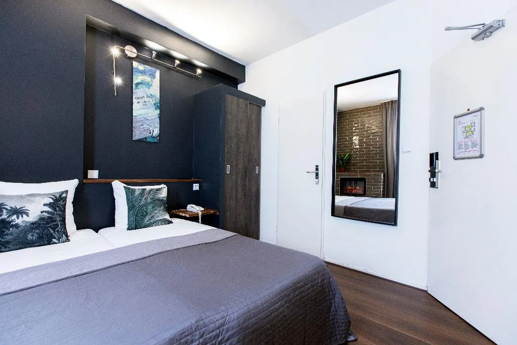 TRIPLE STANDARD Room, Quentin Amsterdam Hotel, Amsterdam
