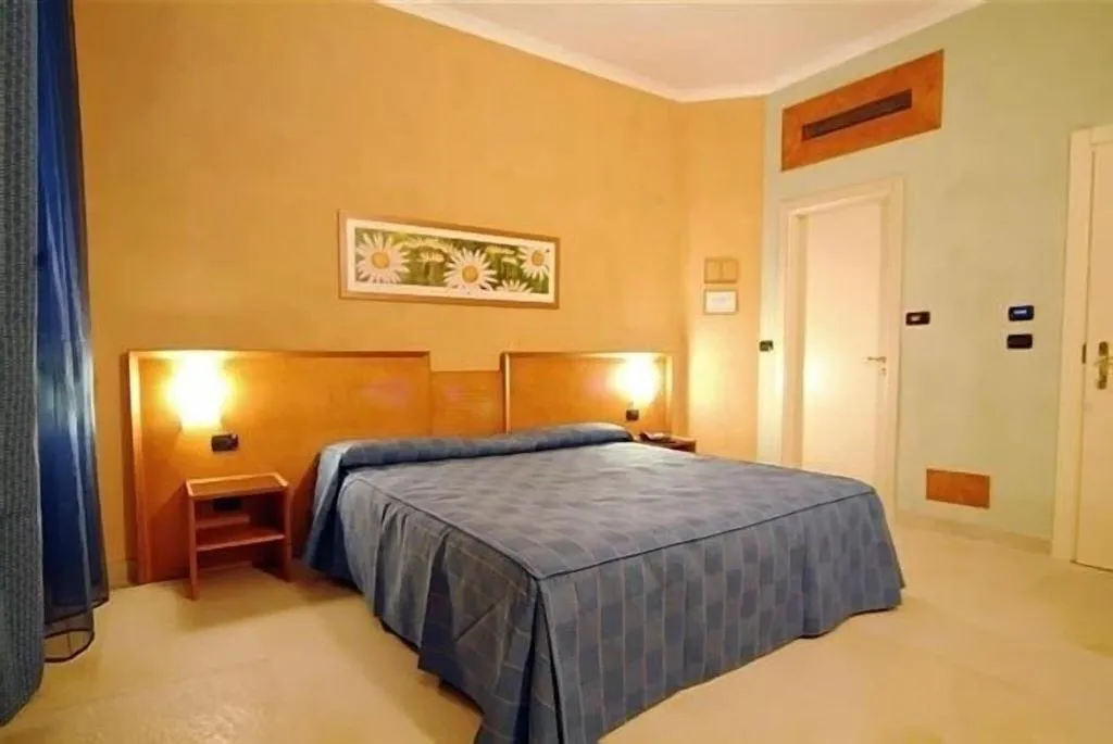 TRIPLE STANDARD Room, Eden Hotel, Naples