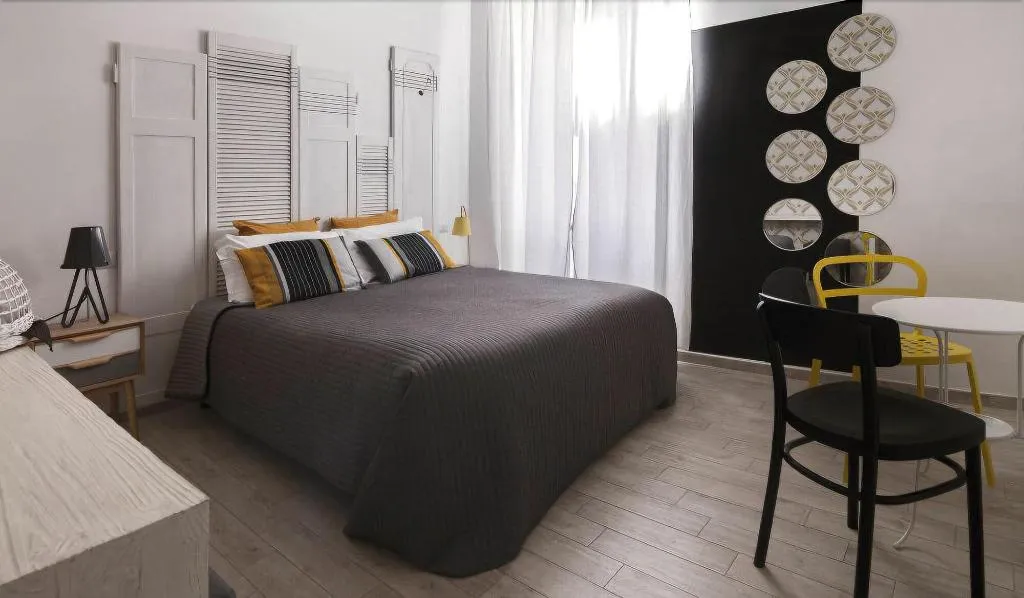Room, B&B Room of Arts, Naples